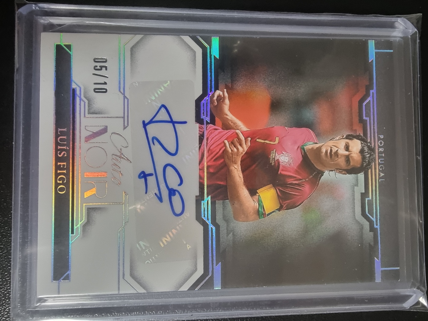 2024-25 Panini Noir Auto Luis Figo 대표 이미지